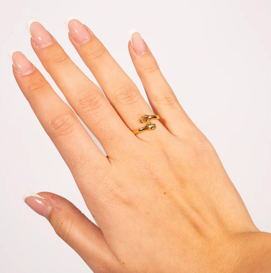 Anello “Abbraccio Eterno” in Argento 925 – Mani che Abbracciano